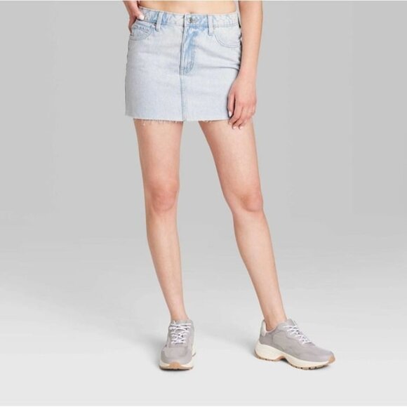 Wild Fable Women's Mini Skirt Low-Rise Denim Light Wash Size 10 - Picture 2 of 4